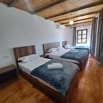 Demaj بيرات