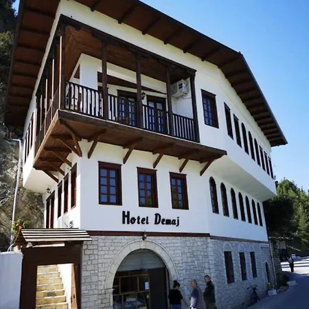 Demaj 4*