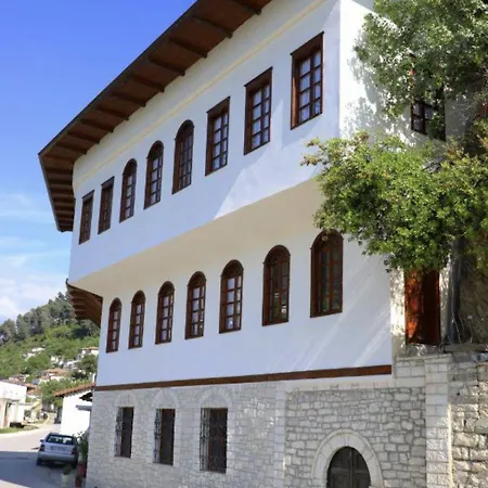 Demaj Bed & Breakfast 4*