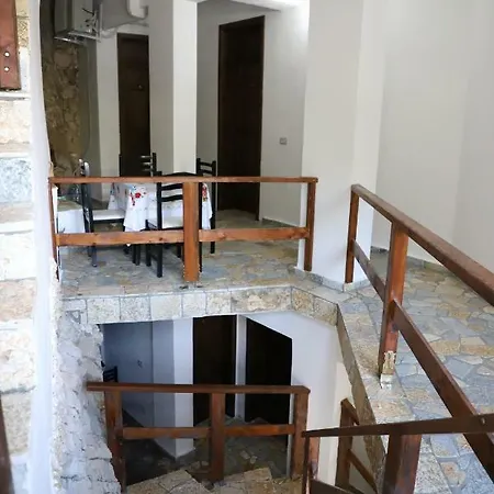 Demaj Bed & Breakfast 4*