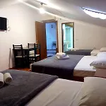 Demaj Bed & Breakfast 4*