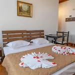 Demaj 4* Berat