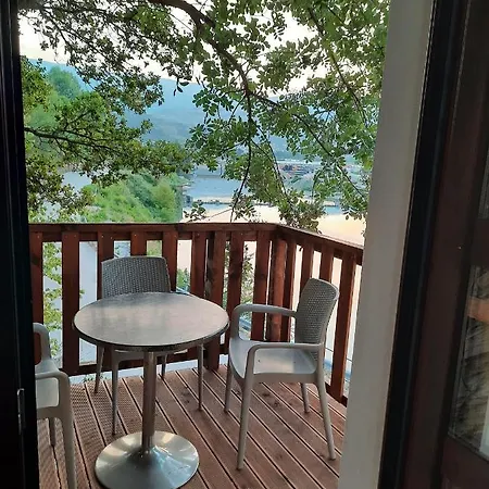 Demaj Bed & Breakfast 4*