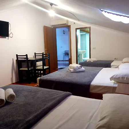 Demaj Bed and breakfast 4*