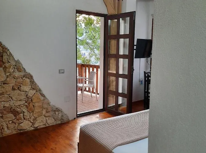 Couette-café Demaj 4*