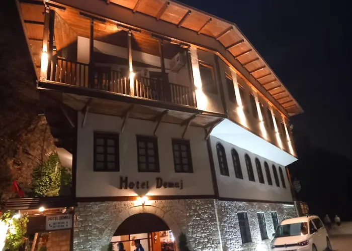 Couette-café Demaj 4*