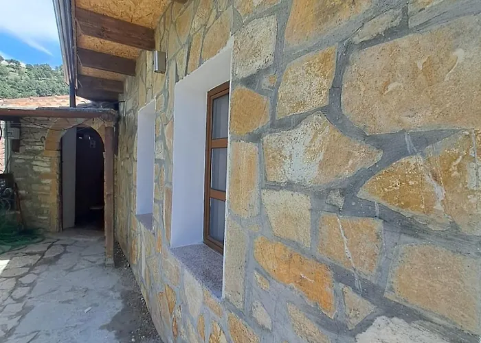 Bed and breakfast Demaj 4*